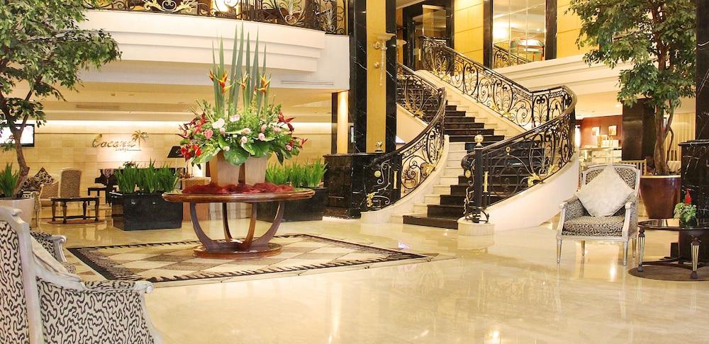 Aston Tropicana Hotel Бандунг Экстерьер фото