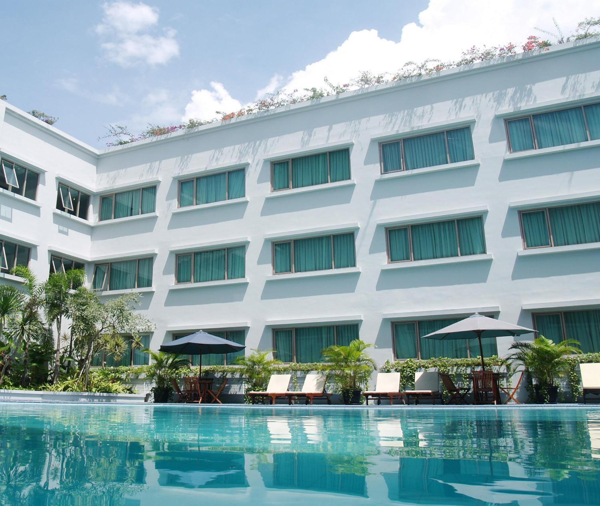 Aston Tropicana Hotel Бандунг Экстерьер фото