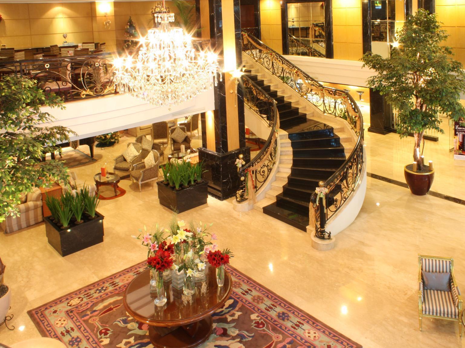 Aston Tropicana Hotel Бандунг Экстерьер фото
