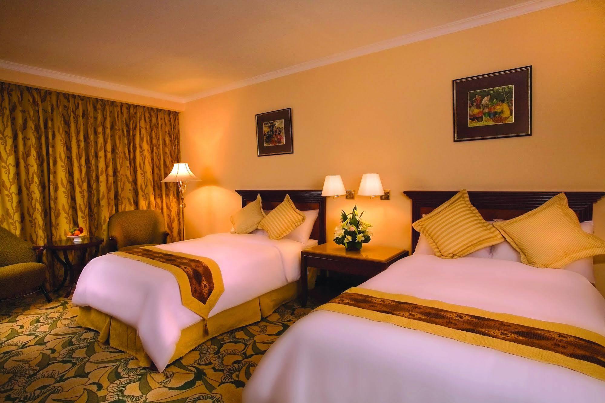 Aston Tropicana Hotel Бандунг Экстерьер фото