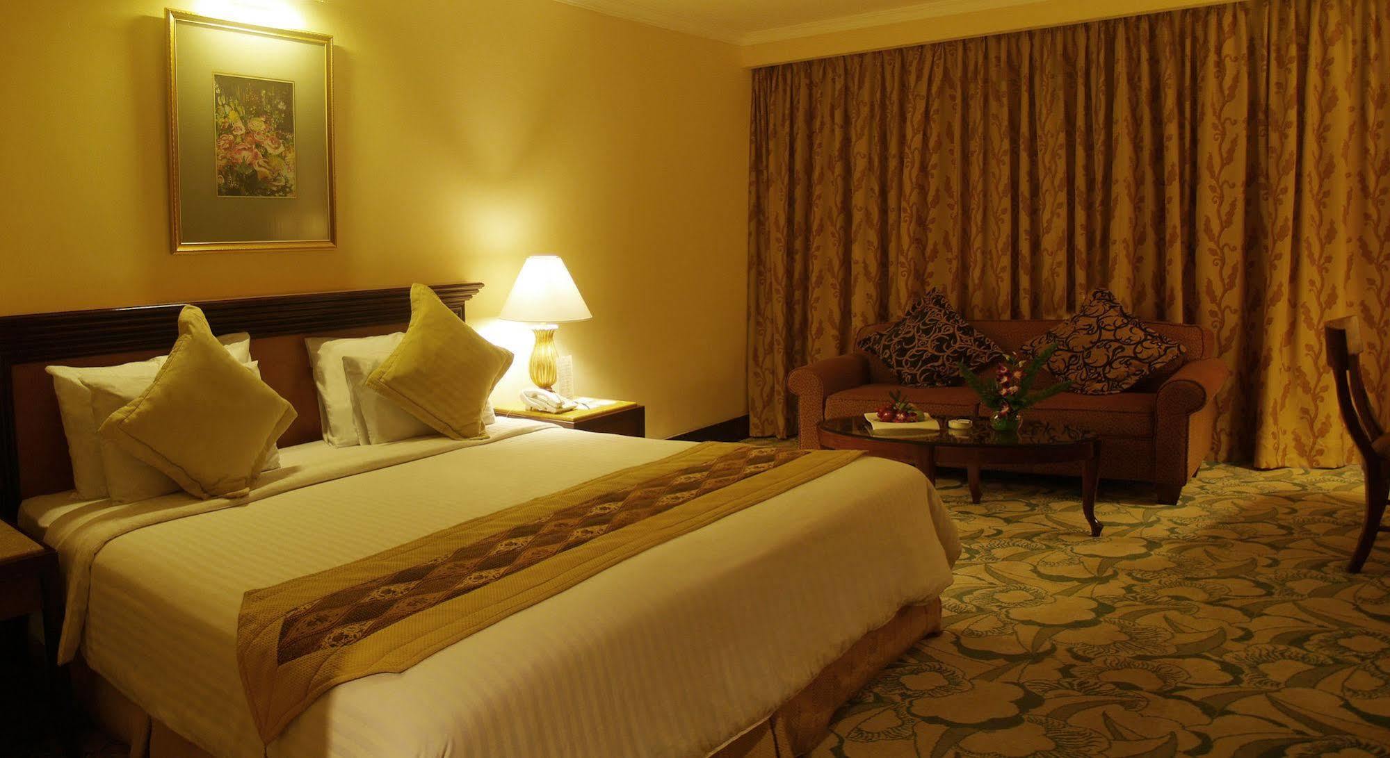 Aston Tropicana Hotel Бандунг Экстерьер фото