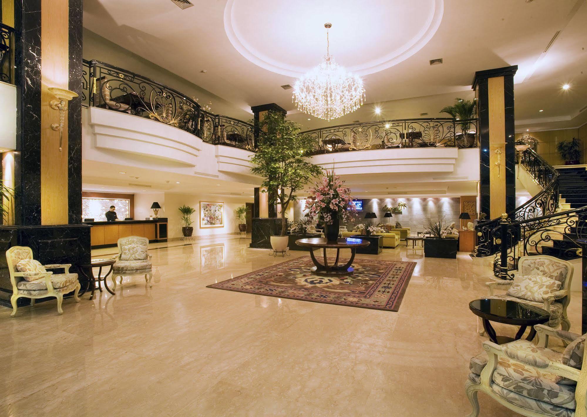 Aston Tropicana Hotel Бандунг Экстерьер фото