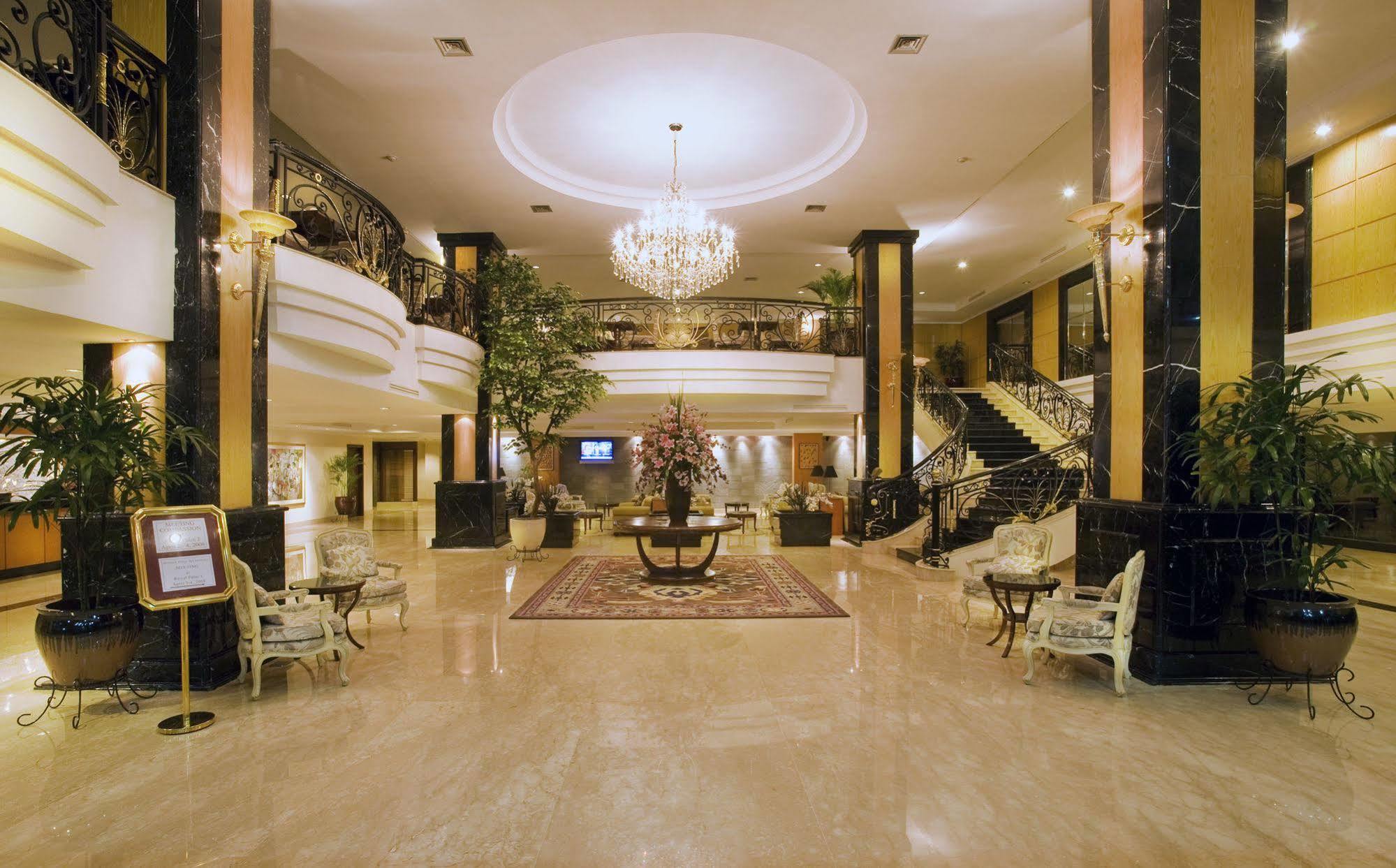 Aston Tropicana Hotel Бандунг Экстерьер фото