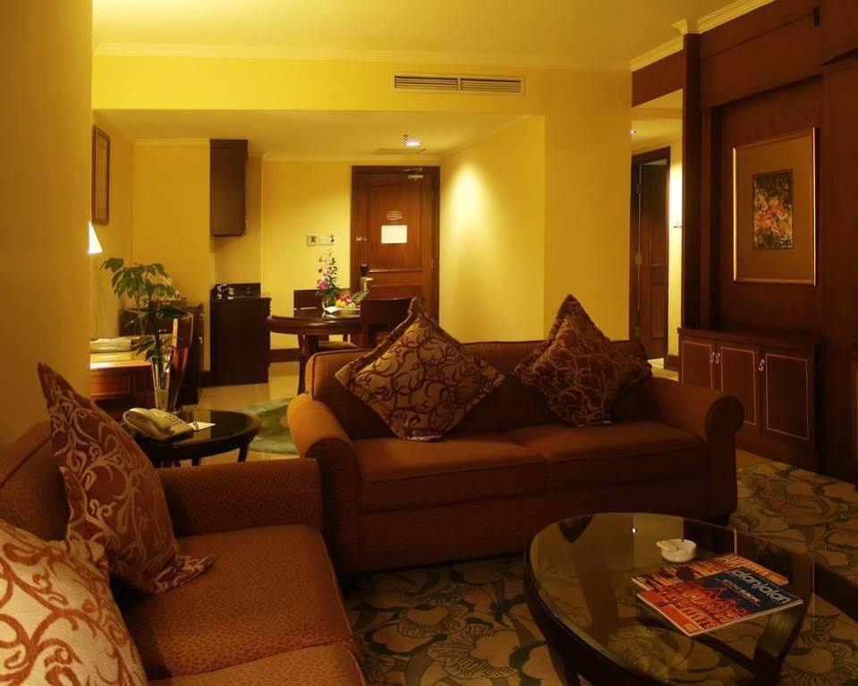 Aston Tropicana Hotel Бандунг Экстерьер фото