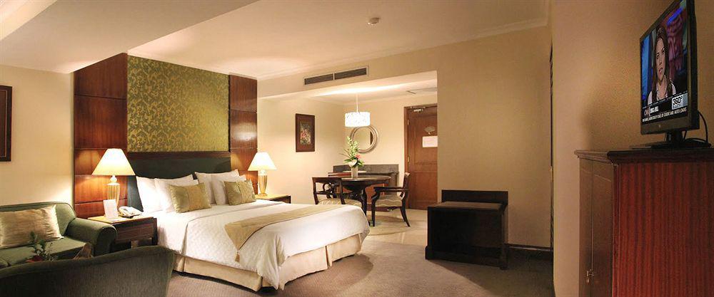 Aston Tropicana Hotel Бандунг Экстерьер фото